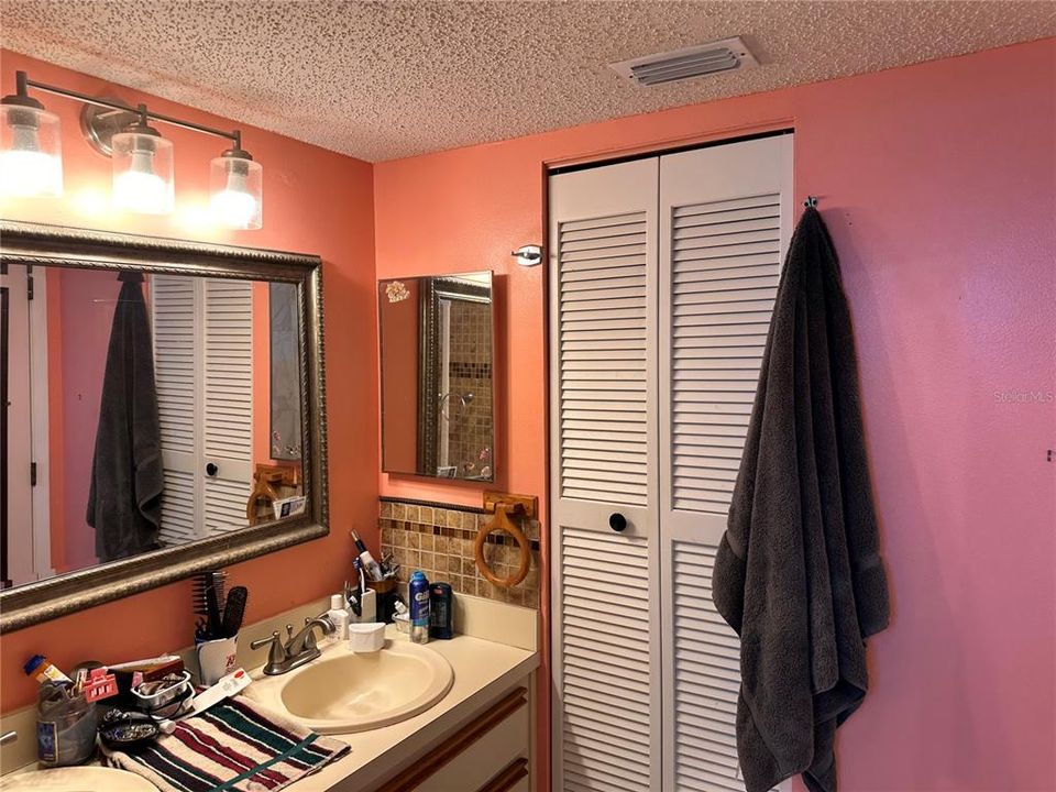 For Sale: $294,900 (4 beds, 2 baths, 1869 Square Feet)