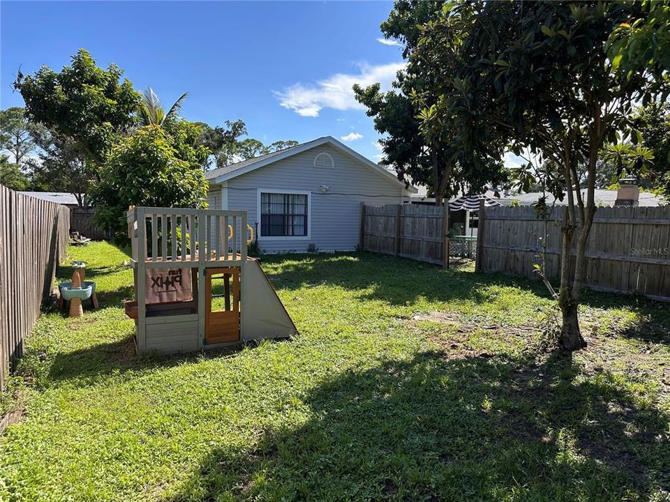 For Sale: $294,900 (4 beds, 2 baths, 1869 Square Feet)