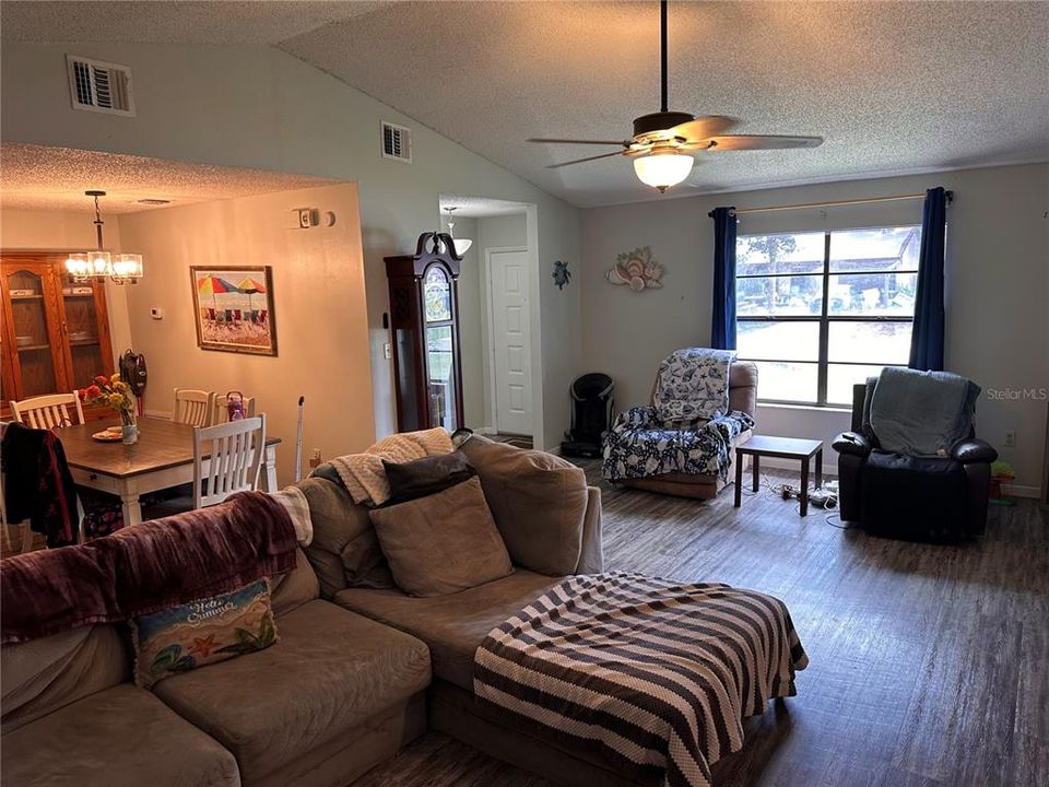 For Sale: $294,900 (4 beds, 2 baths, 1869 Square Feet)