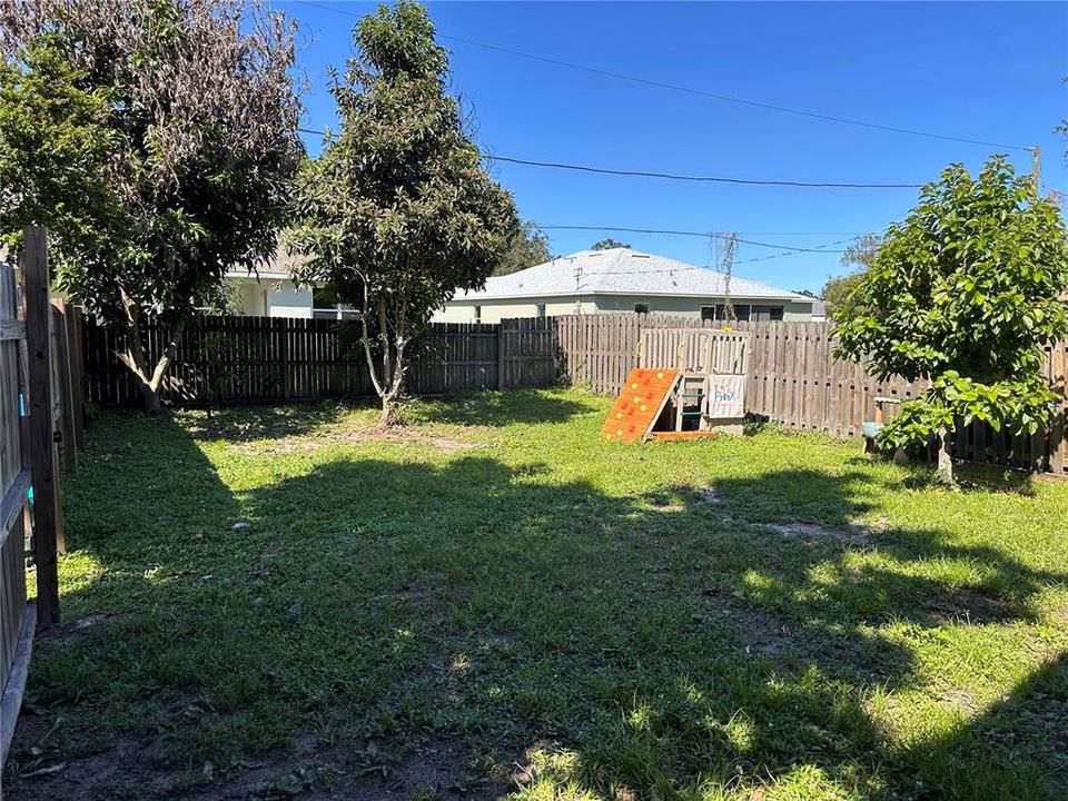 For Sale: $294,900 (4 beds, 2 baths, 1869 Square Feet)
