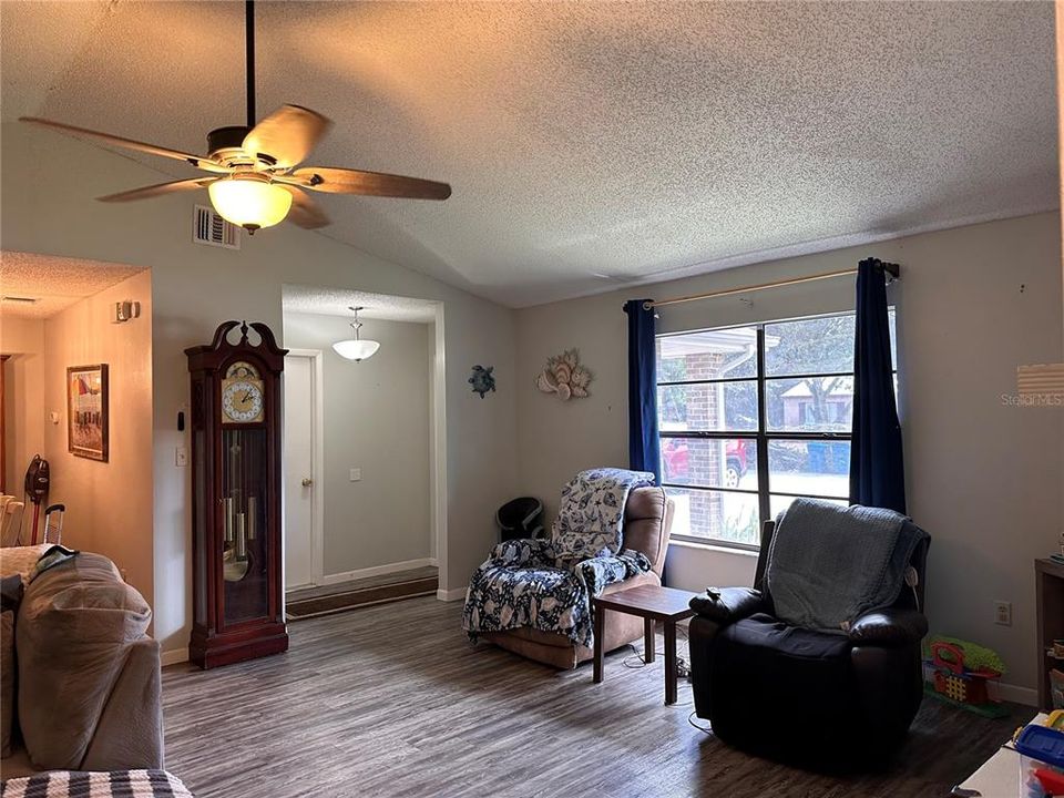 For Sale: $294,900 (4 beds, 2 baths, 1869 Square Feet)