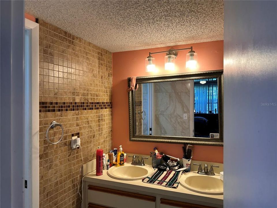 For Sale: $294,900 (4 beds, 2 baths, 1869 Square Feet)