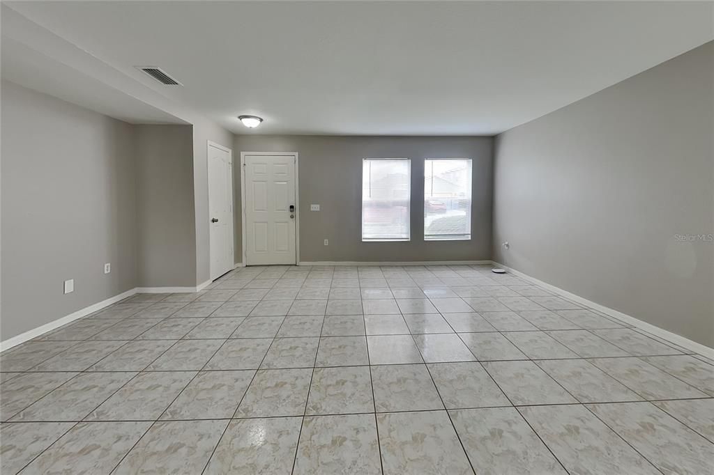 For Rent: $1,999 (3 beds, 2 baths, 1850 Square Feet)