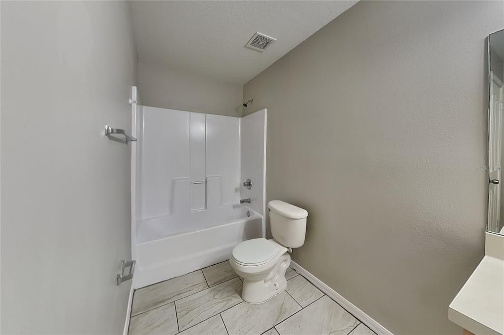 For Rent: $1,999 (3 beds, 2 baths, 1850 Square Feet)