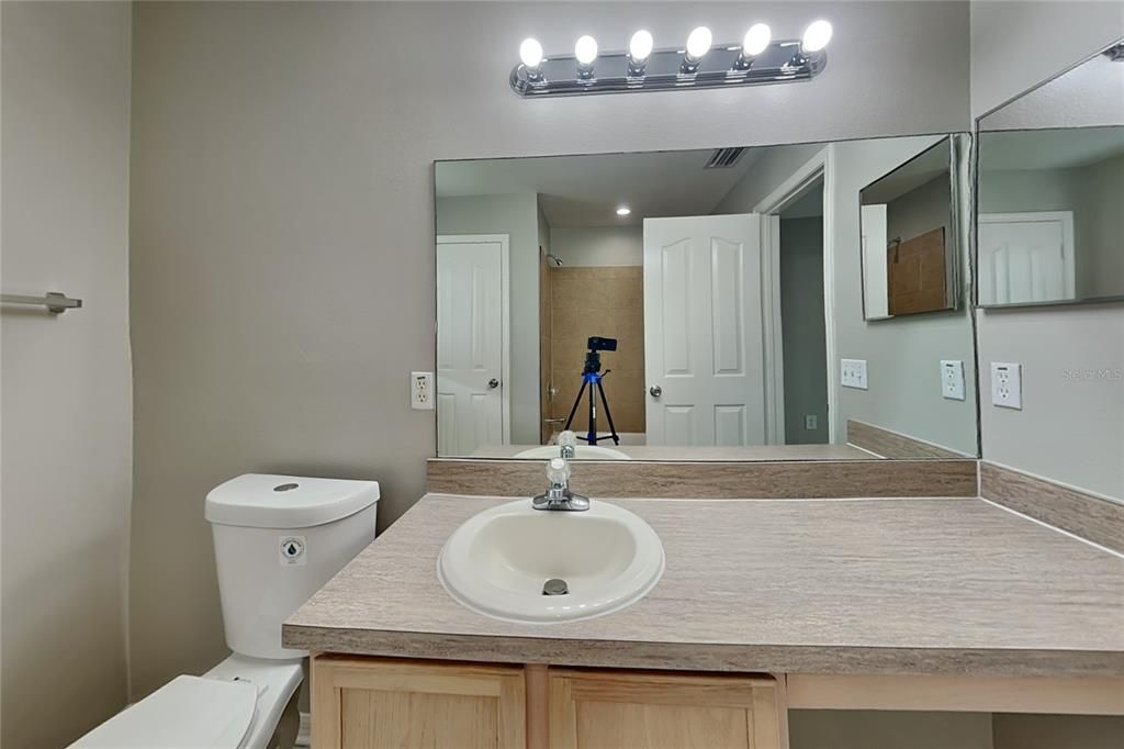For Rent: $1,999 (3 beds, 2 baths, 1850 Square Feet)