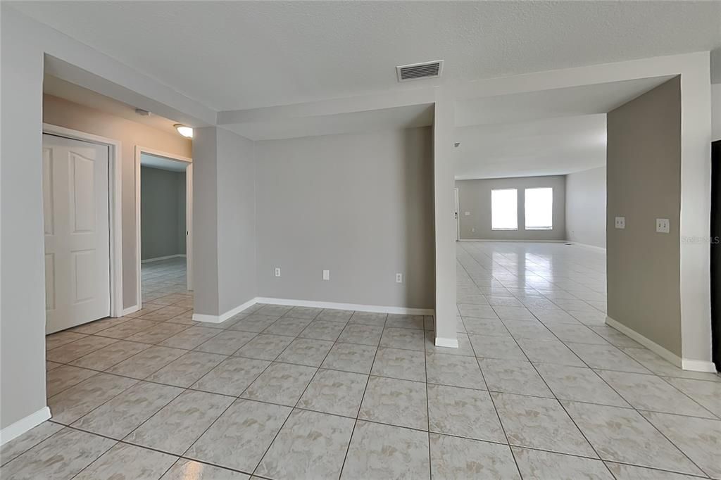 For Rent: $1,999 (3 beds, 2 baths, 1850 Square Feet)