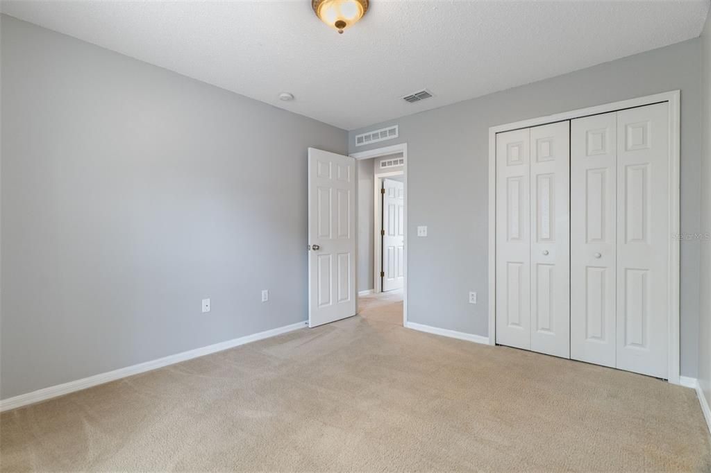 Activo con contrato: $349,900 (4 camas, 2 baños, 2348 Pies cuadrados)