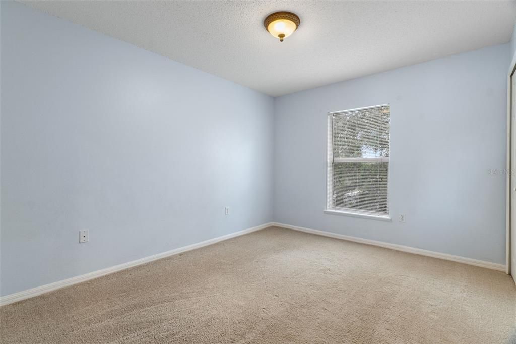 Activo con contrato: $349,900 (4 camas, 2 baños, 2348 Pies cuadrados)