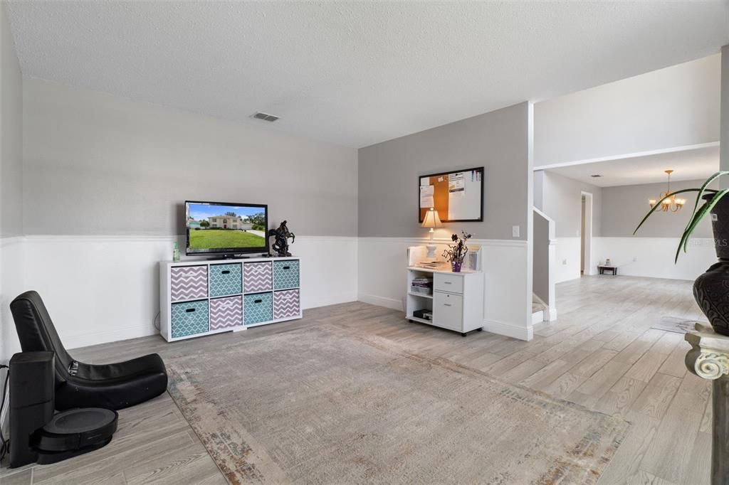 Activo con contrato: $349,900 (4 camas, 2 baños, 2348 Pies cuadrados)