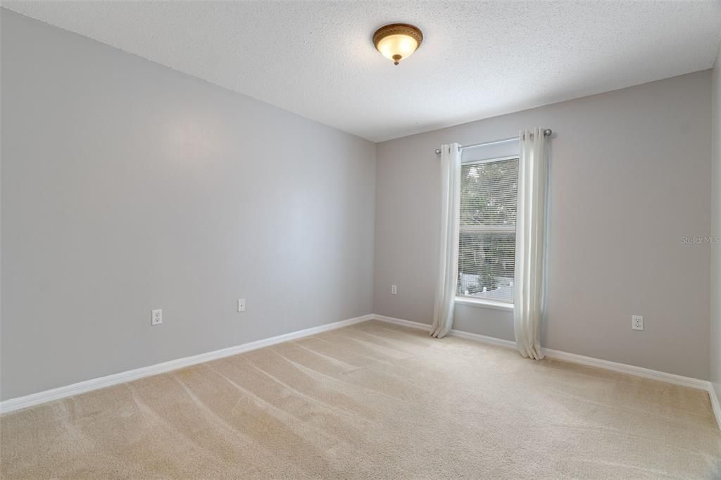 Activo con contrato: $349,900 (4 camas, 2 baños, 2348 Pies cuadrados)