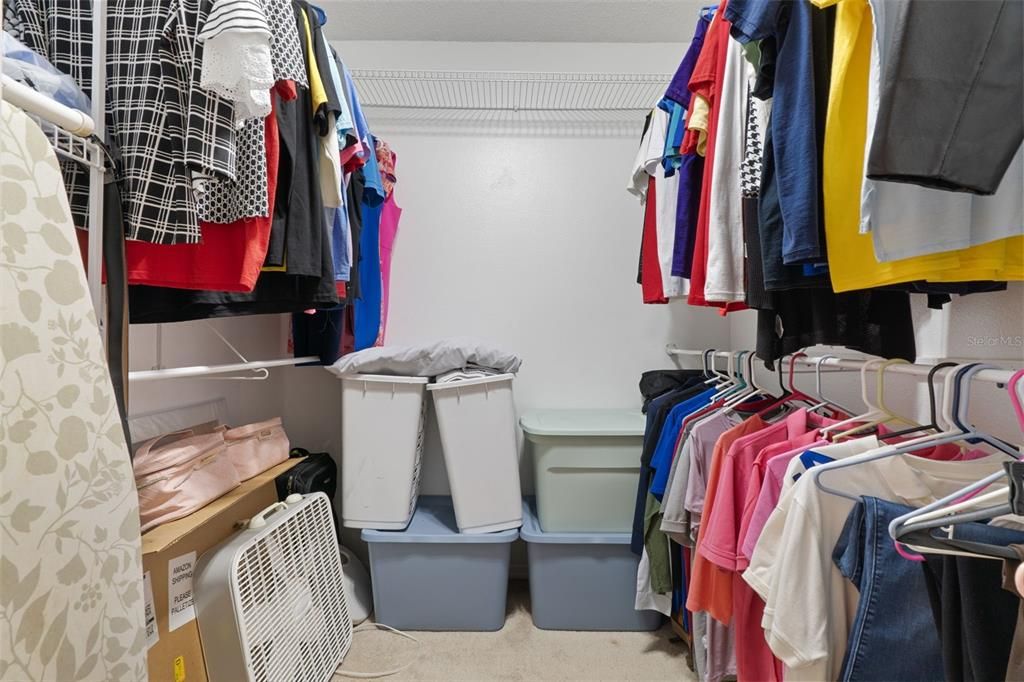 Activo con contrato: $349,900 (4 camas, 2 baños, 2348 Pies cuadrados)
