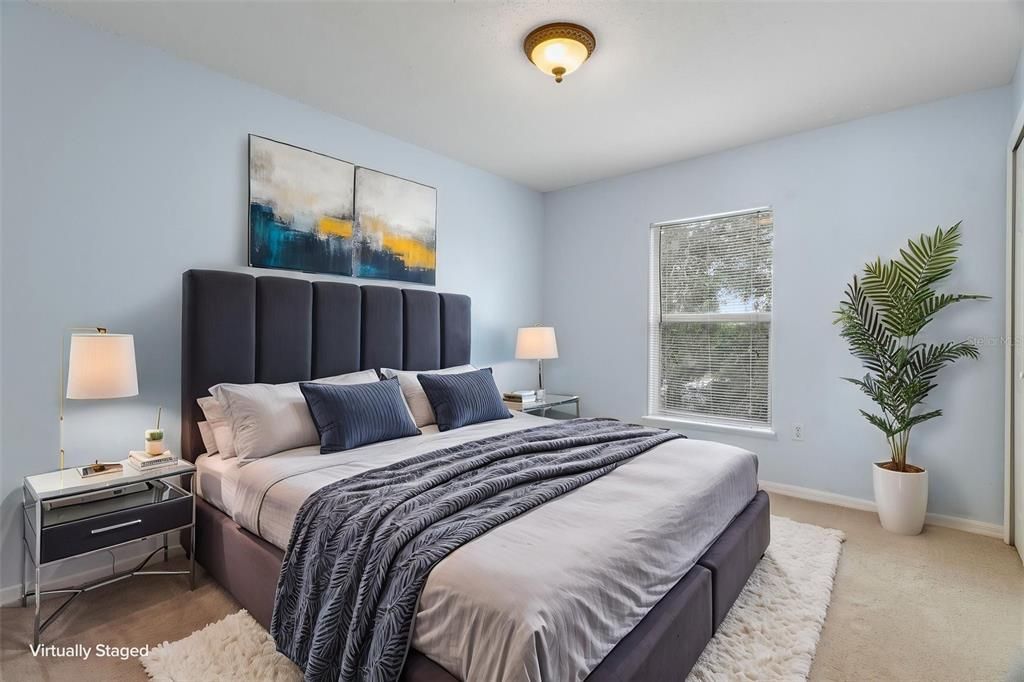 Activo con contrato: $349,900 (4 camas, 2 baños, 2348 Pies cuadrados)
