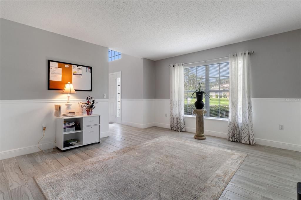 Activo con contrato: $349,900 (4 camas, 2 baños, 2348 Pies cuadrados)