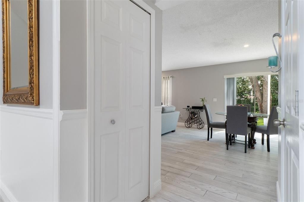 Activo con contrato: $349,900 (4 camas, 2 baños, 2348 Pies cuadrados)