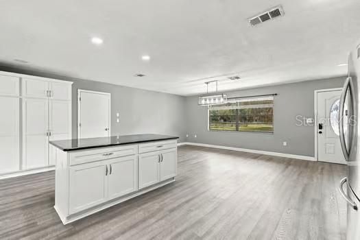 На продажу: $394,900 (4 спален, 2 ванн, 2295 Квадратных фут)