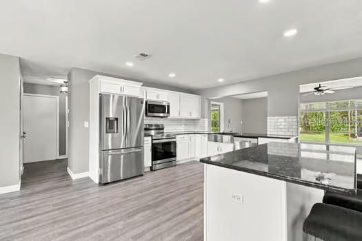 На продажу: $394,900 (4 спален, 2 ванн, 2295 Квадратных фут)