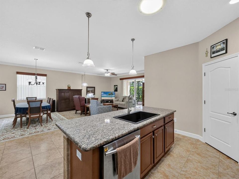 En Venta: $402,899 (3 camas, 3 baños, 2032 Pies cuadrados)