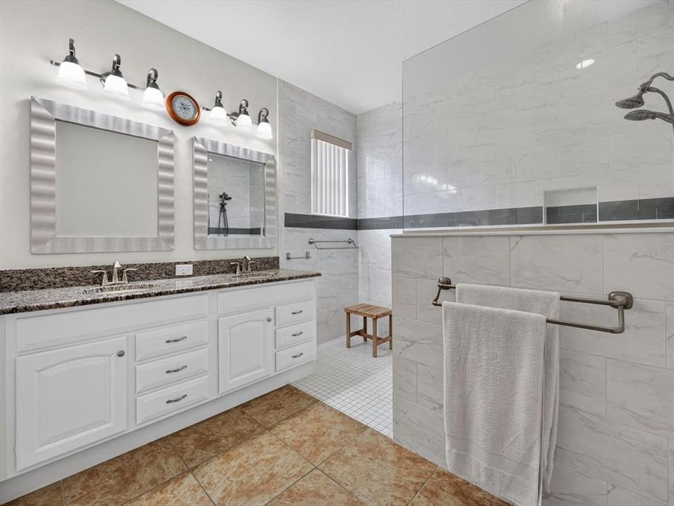 En Venta: $402,899 (3 camas, 3 baños, 2032 Pies cuadrados)