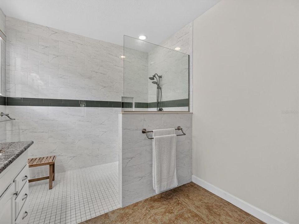 En Venta: $402,899 (3 camas, 3 baños, 2032 Pies cuadrados)
