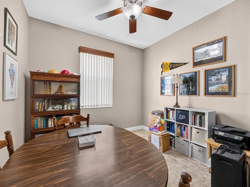 En Venta: $402,899 (3 camas, 3 baños, 2032 Pies cuadrados)