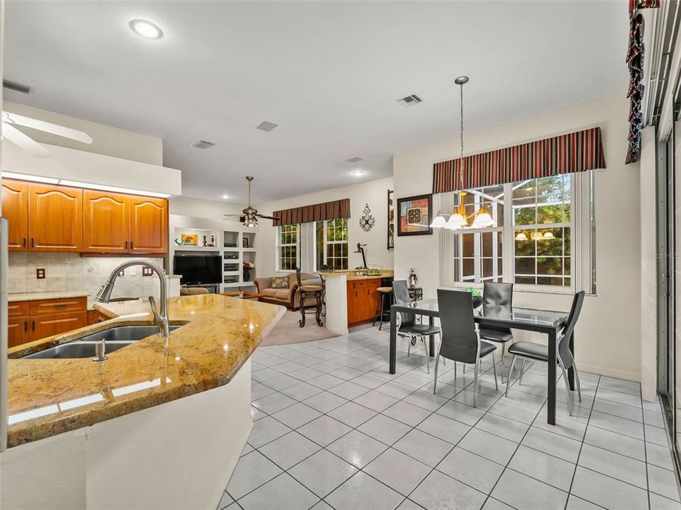 En Venta: $474,900 (3 camas, 2 baños, 2272 Pies cuadrados)