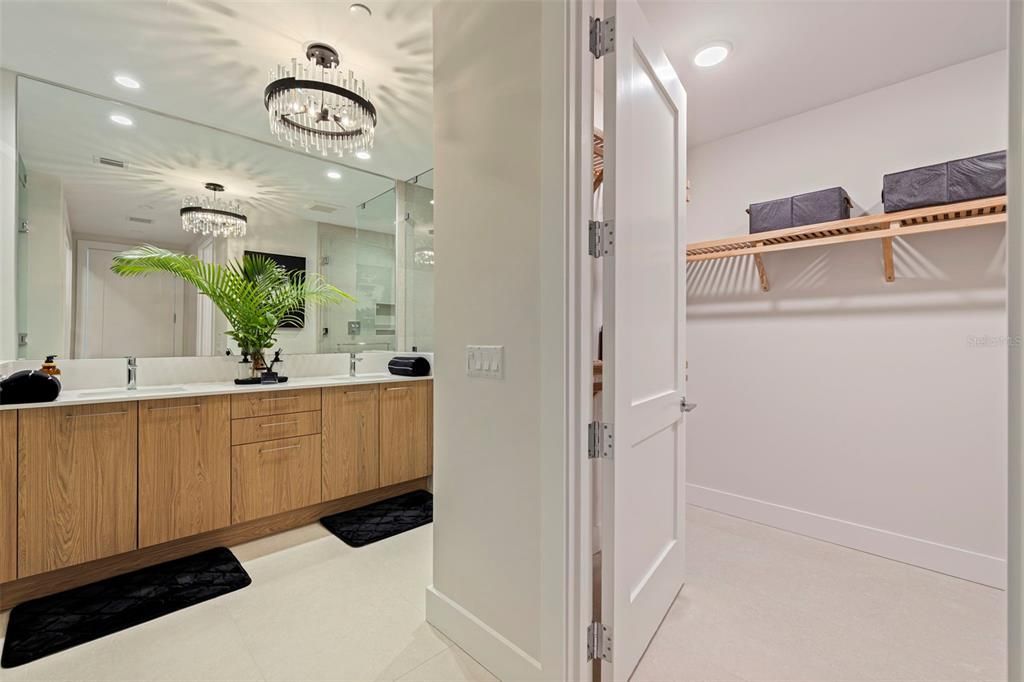 For Rent: $12,900 (2 beds, 3 baths, 1935 Square Feet)