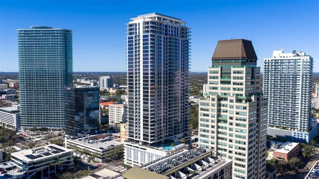 For Rent: $12,900 (2 beds, 3 baths, 1935 Square Feet)