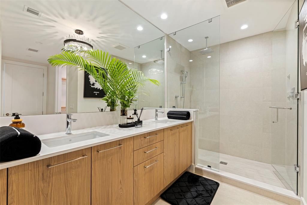 For Rent: $12,900 (2 beds, 3 baths, 1935 Square Feet)