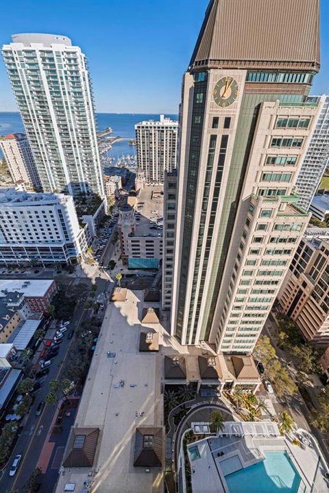 For Rent: $12,900 (2 beds, 3 baths, 1935 Square Feet)