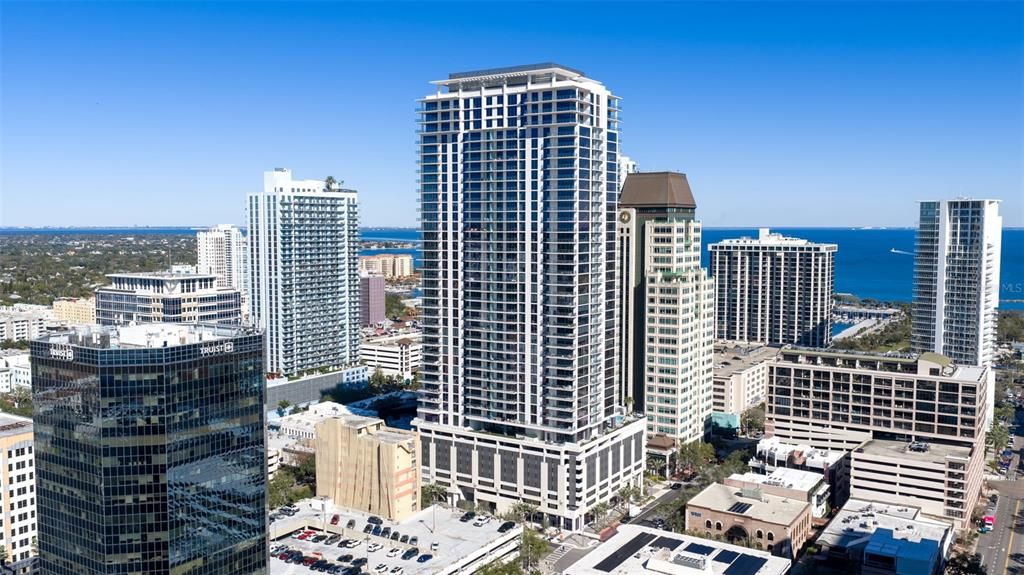 For Rent: $12,900 (2 beds, 3 baths, 1935 Square Feet)