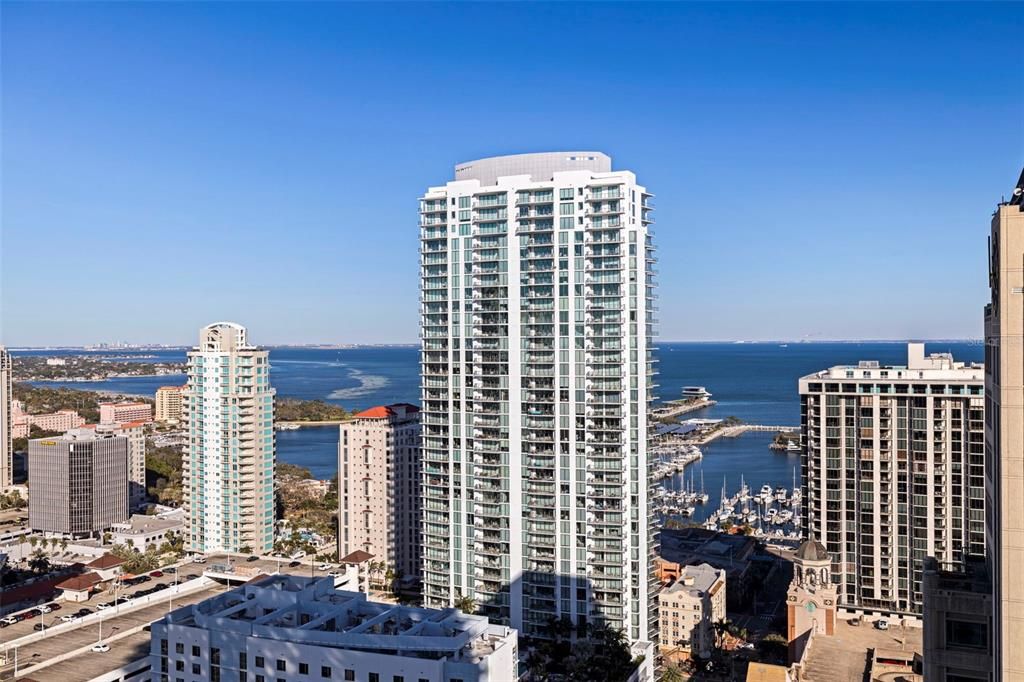 For Rent: $12,900 (2 beds, 3 baths, 1935 Square Feet)