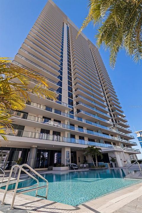 For Rent: $12,900 (2 beds, 3 baths, 1935 Square Feet)