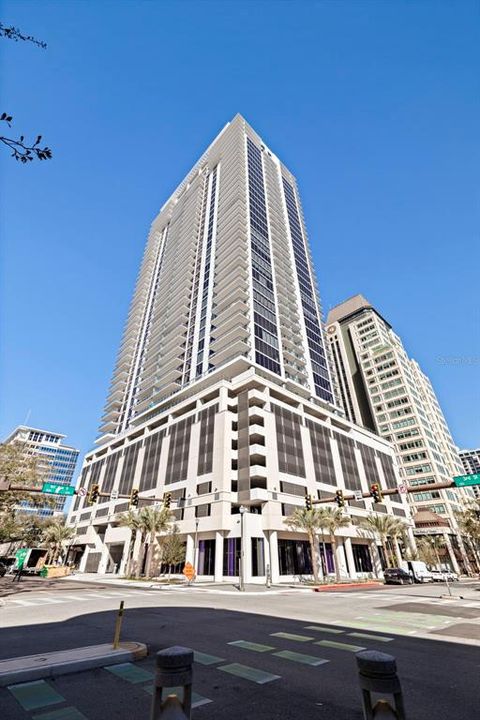 For Rent: $12,900 (2 beds, 3 baths, 1935 Square Feet)