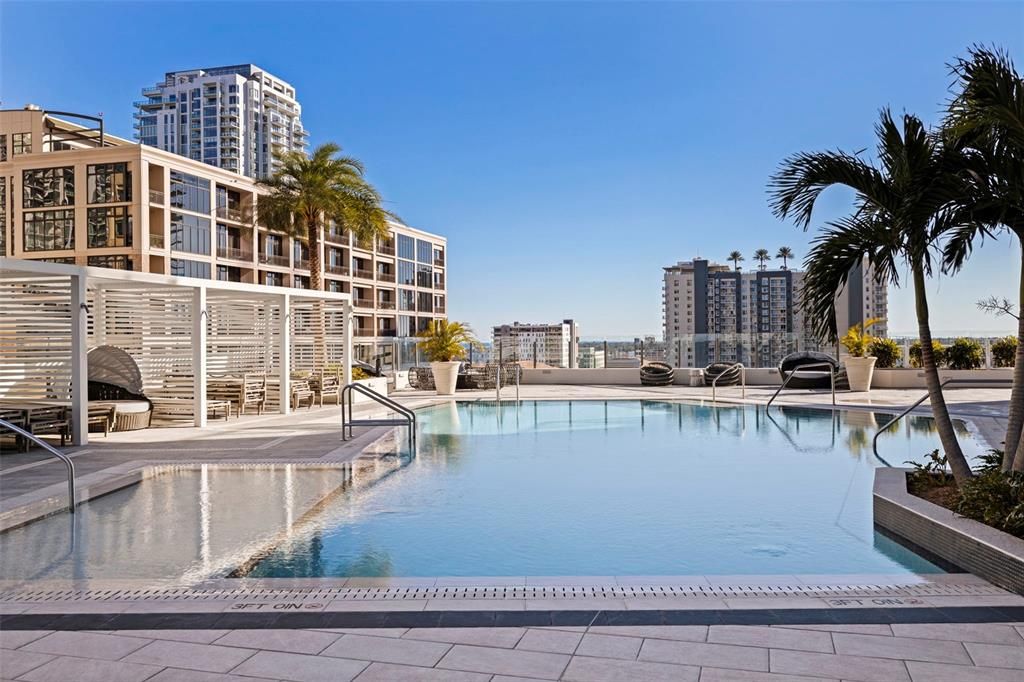 For Rent: $12,900 (2 beds, 3 baths, 1935 Square Feet)