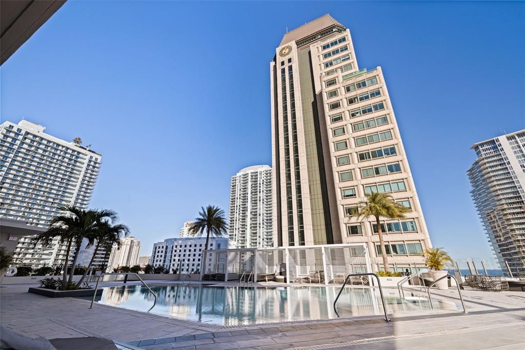 For Rent: $12,900 (2 beds, 3 baths, 1935 Square Feet)