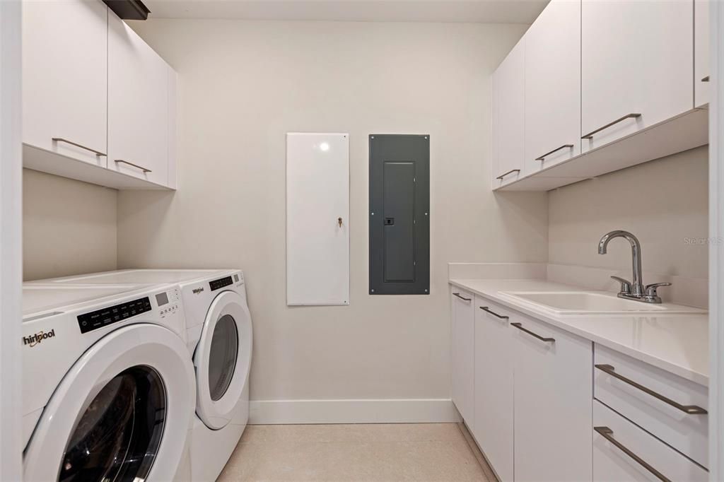 For Rent: $12,900 (2 beds, 3 baths, 1935 Square Feet)