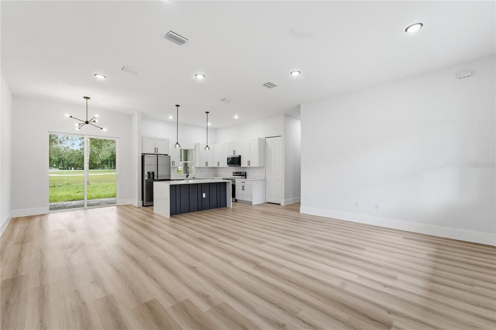 For Sale: $419,890 (4 beds, 3 baths, 1982 Square Feet)