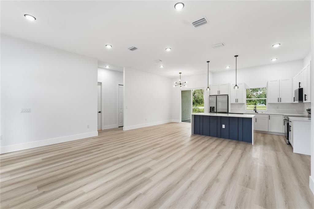 For Sale: $419,890 (4 beds, 3 baths, 1982 Square Feet)