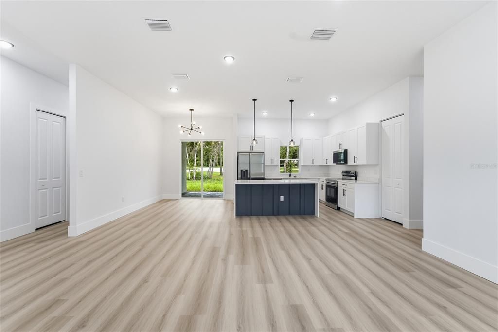 For Sale: $419,890 (4 beds, 3 baths, 1982 Square Feet)