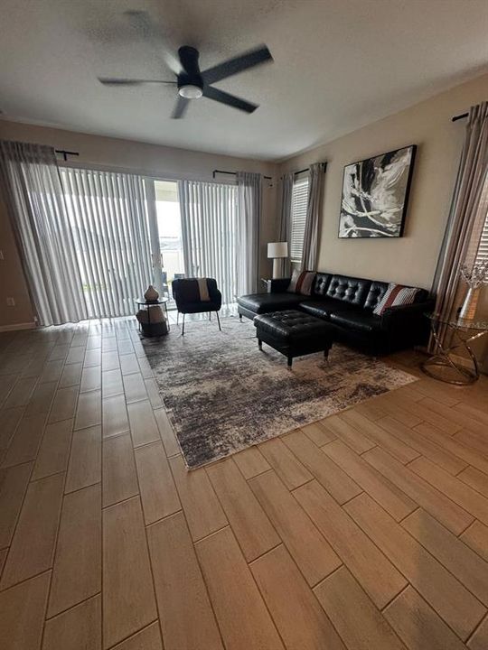 En Venta: $350,000 (4 camas, 2 baños, 1928 Pies cuadrados)