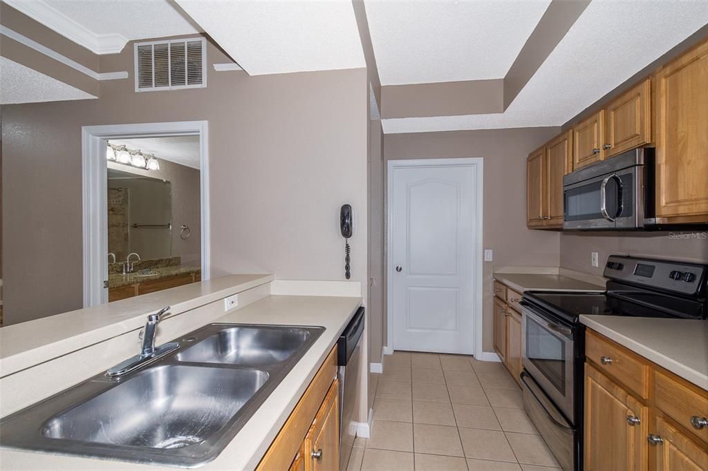 For Rent: $1,400 (1 beds, 1 baths, 790 Square Feet)
