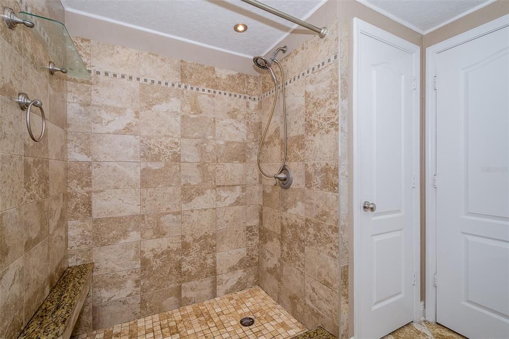 For Rent: $1,400 (1 beds, 1 baths, 790 Square Feet)