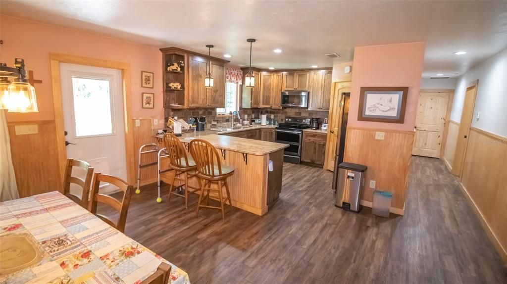 На продажу: $549,900 (3 спален, 2 ванн, 2004 Квадратных фут)