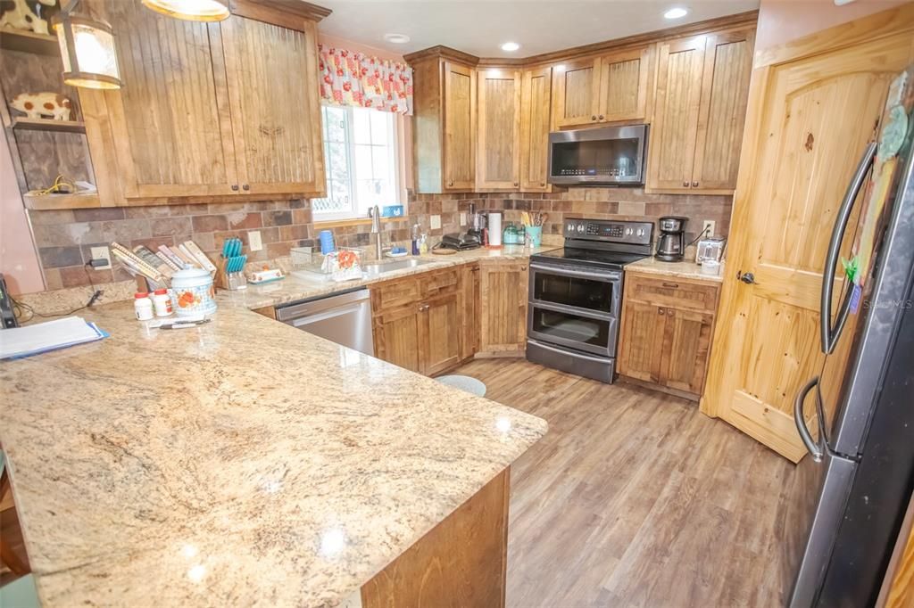 На продажу: $549,900 (3 спален, 2 ванн, 2004 Квадратных фут)