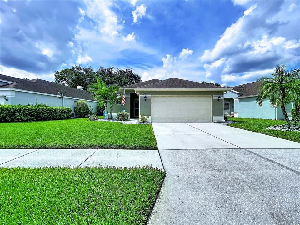For Sale: $320,000 (2 beds, 2 baths, 1663 Square Feet)