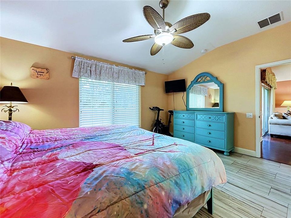 For Sale: $320,000 (2 beds, 2 baths, 1663 Square Feet)