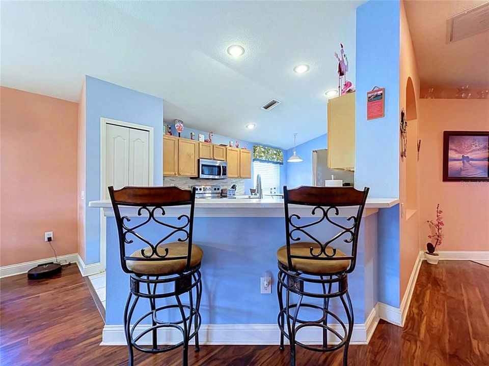 For Sale: $320,000 (2 beds, 2 baths, 1663 Square Feet)