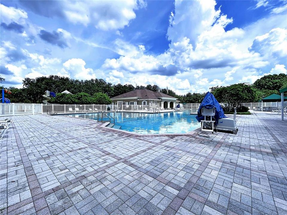 For Sale: $320,000 (2 beds, 2 baths, 1663 Square Feet)