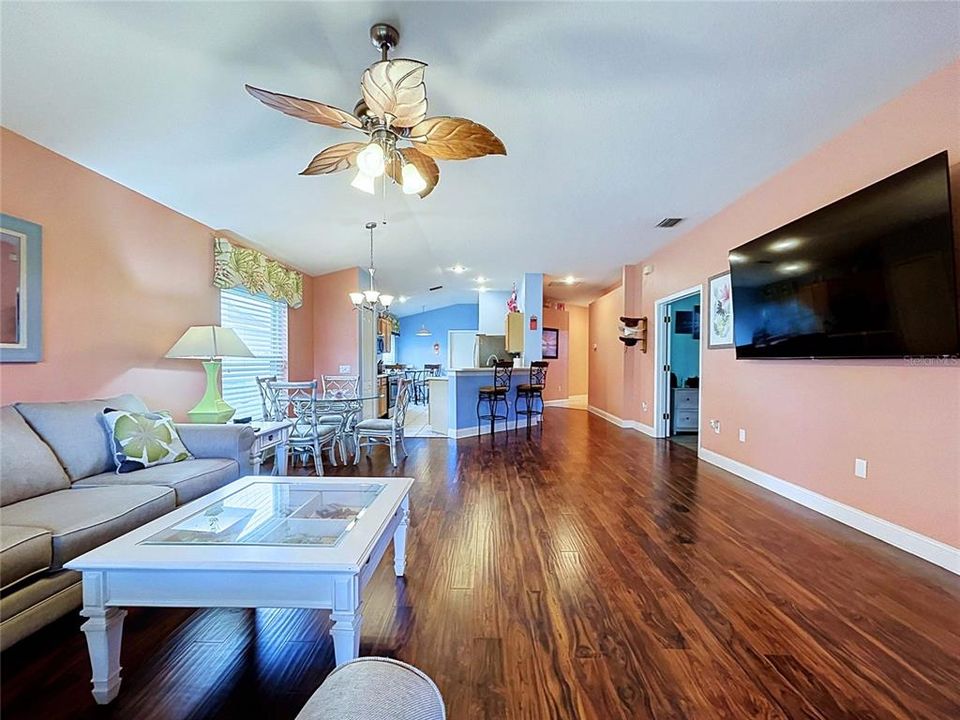 For Sale: $320,000 (2 beds, 2 baths, 1663 Square Feet)