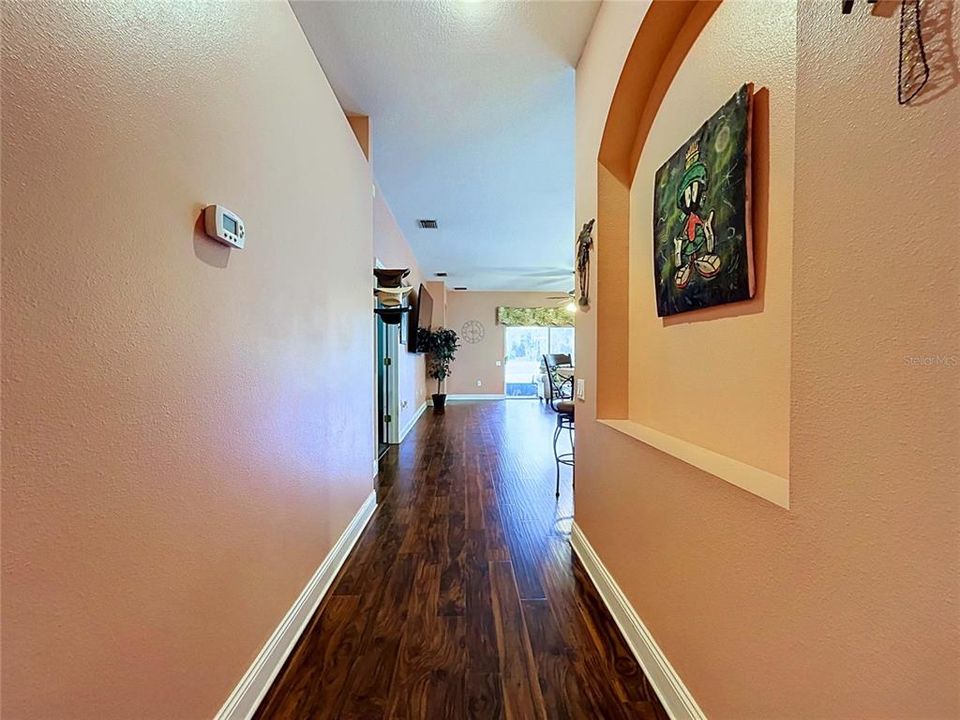 For Sale: $320,000 (2 beds, 2 baths, 1663 Square Feet)